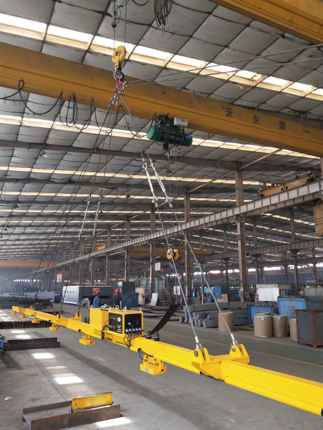 超長鋼板起吊，電永磁起重吊具
