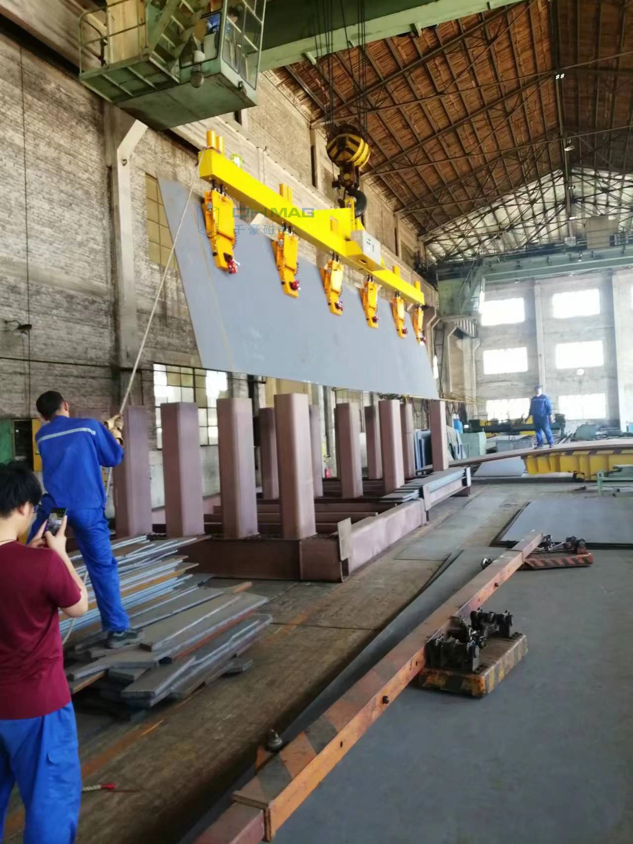 豎著吊鋼板，側(cè)吊鋼板，千豪電永磁吊具