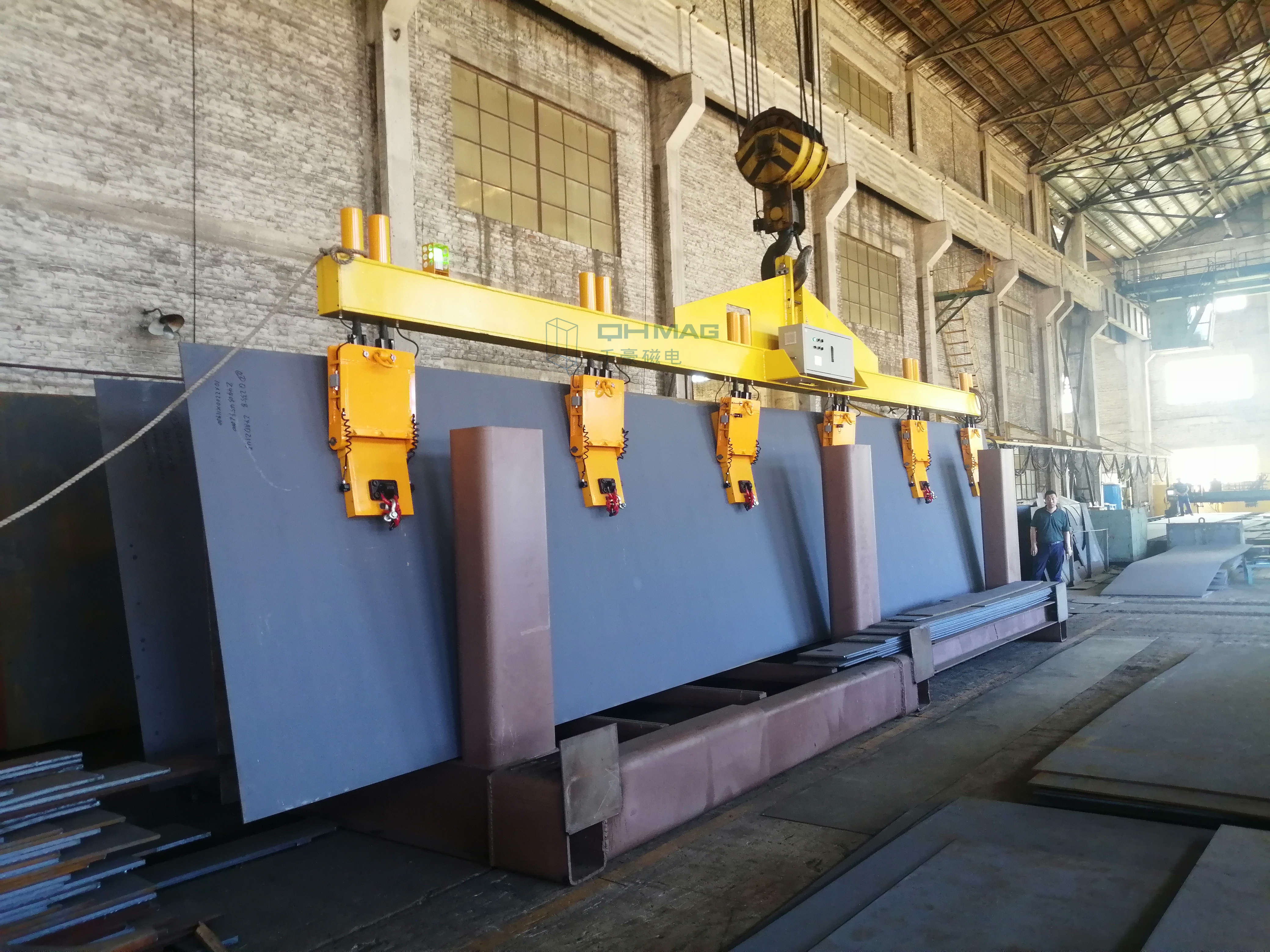 豎著吊鋼板，側(cè)吊鋼板，千豪電永磁吊具
