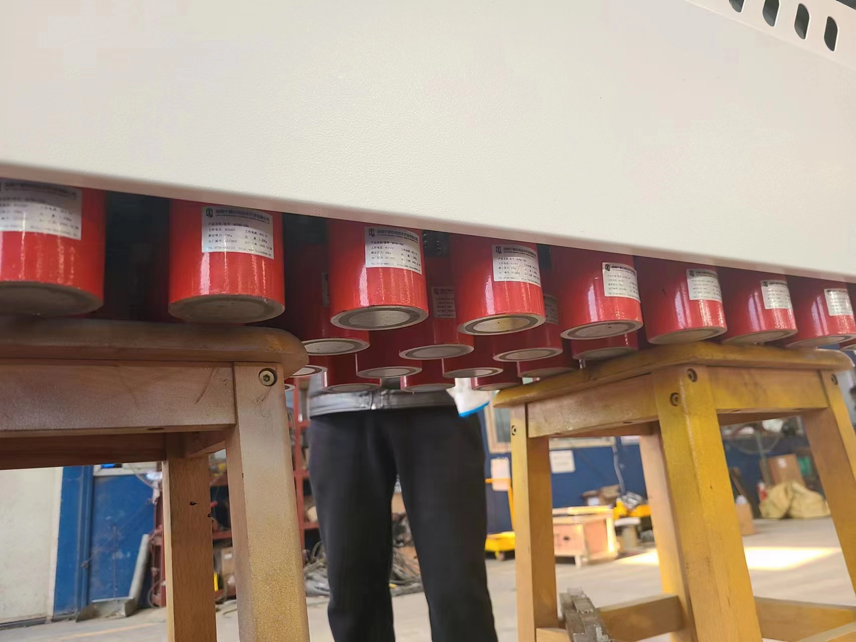 機(jī)械手吸盤又哪些？千豪電永磁吸盤